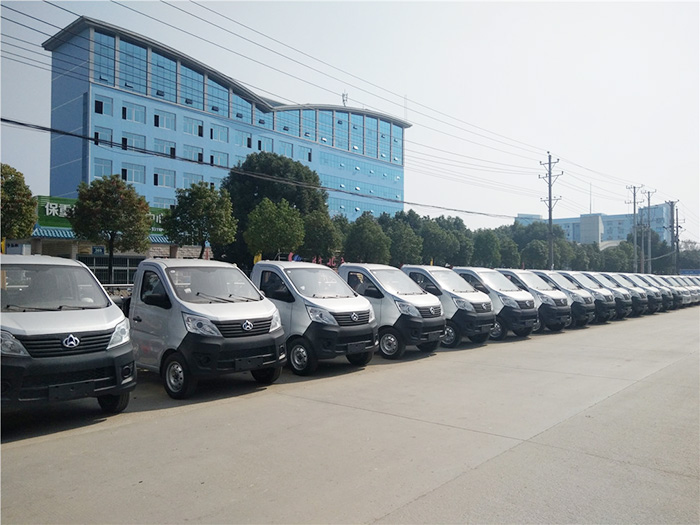 長(zhǎng)安勾臂垃圾車(chē)-3方