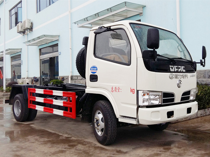 東風多利卡勾臂垃圾車-5方