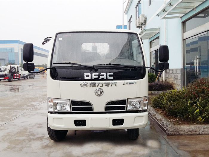 東風多利卡勾臂垃圾車-5方
