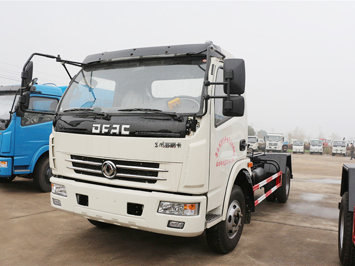 東風(fēng)大多利卡勾臂垃圾車-8方