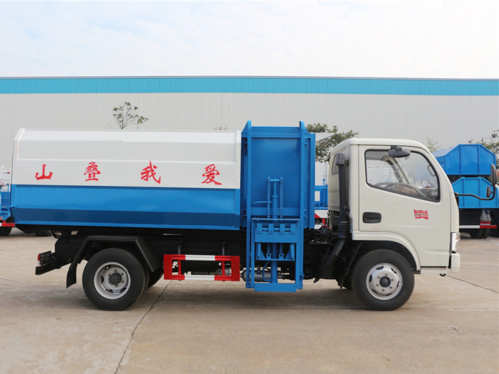 東風(fēng)多利卡掛桶垃圾車(chē)-5方