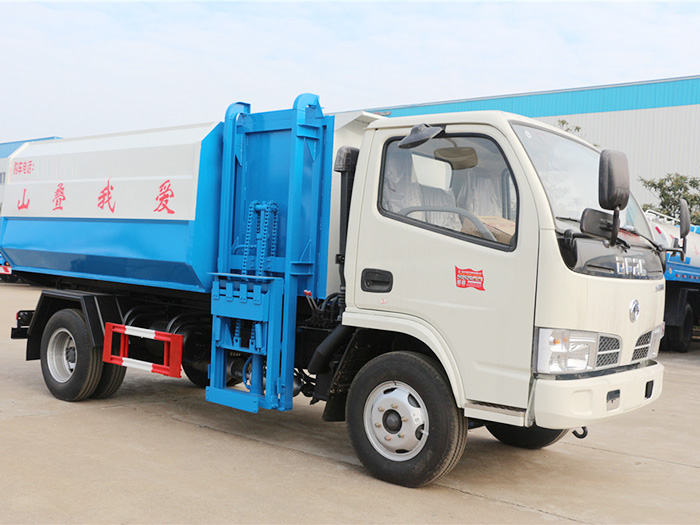 東風(fēng)多利卡掛桶垃圾車(chē)-5方