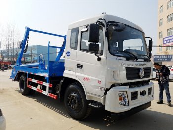 東風(fēng)專(zhuān)底擺臂垃圾車(chē)-10方