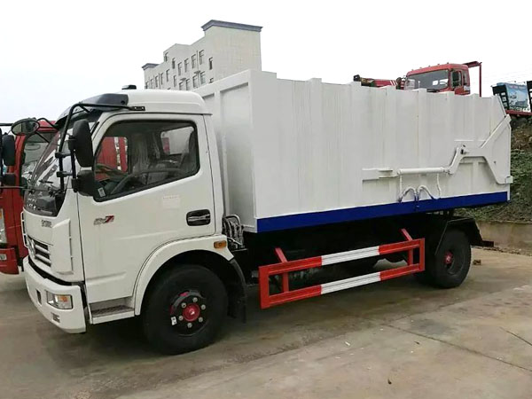 東風(fēng)大多利卡對(duì)接式垃圾車