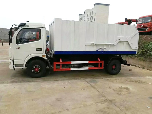 東風(fēng)大多利卡對(duì)接式垃圾車
