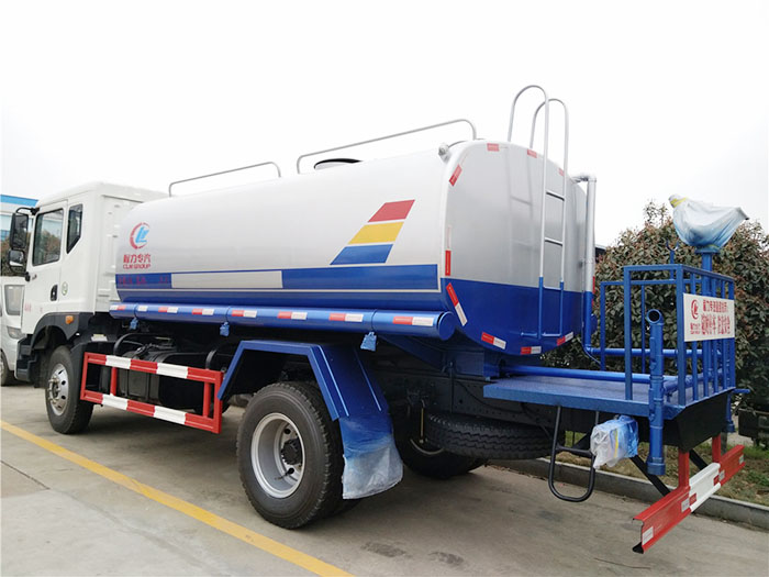 東風(fēng)多利卡D9灑水車(chē)-12方