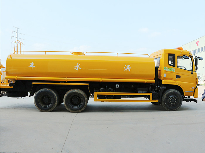 東風(fēng)特商灑水車-20方
