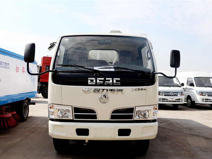 東風(fēng)小多利卡掃路車