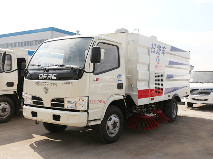 東風(fēng)小多利卡掃路車
