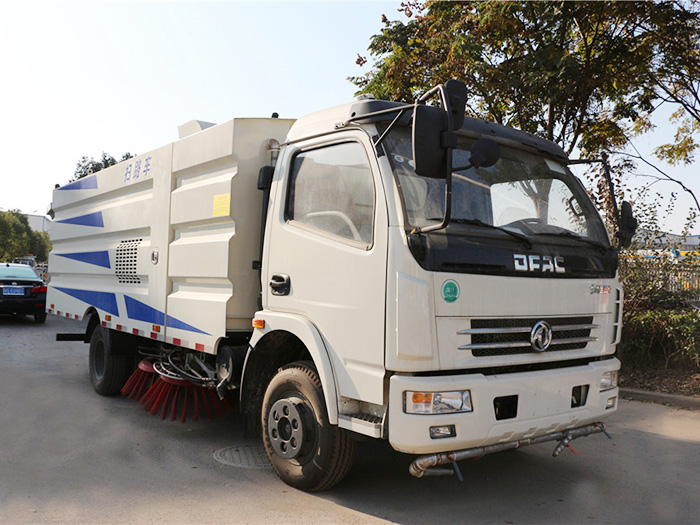 東風(fēng)大多利卡掃路車