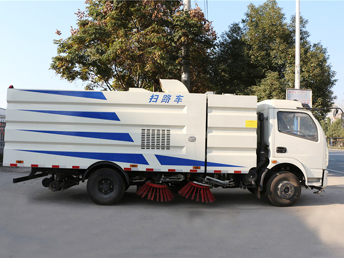 東風(fēng)大多利卡掃路車