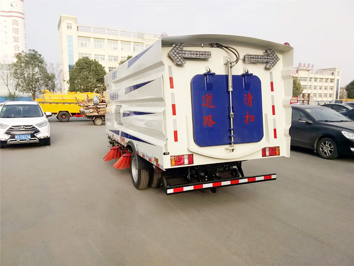 福田小卡掃路車(chē)