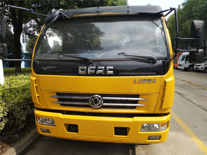東風(fēng)多利卡D8單橋平板運(yùn)輸車