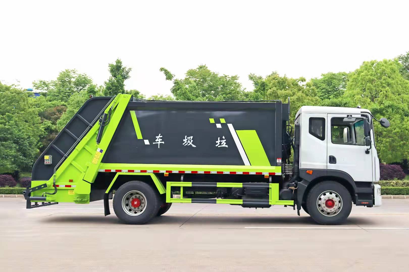 東風(fēng)D9系列壓縮式垃圾車