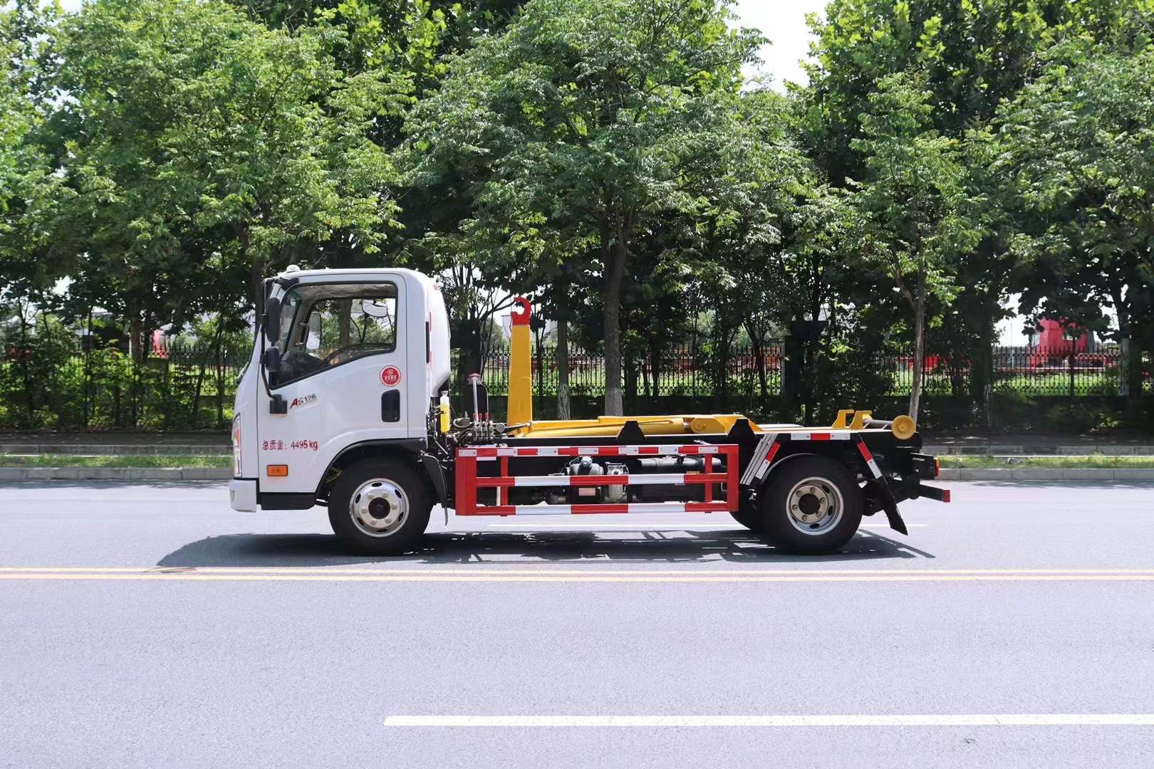 大運牌勾臂垃圾車（建筑垃圾）