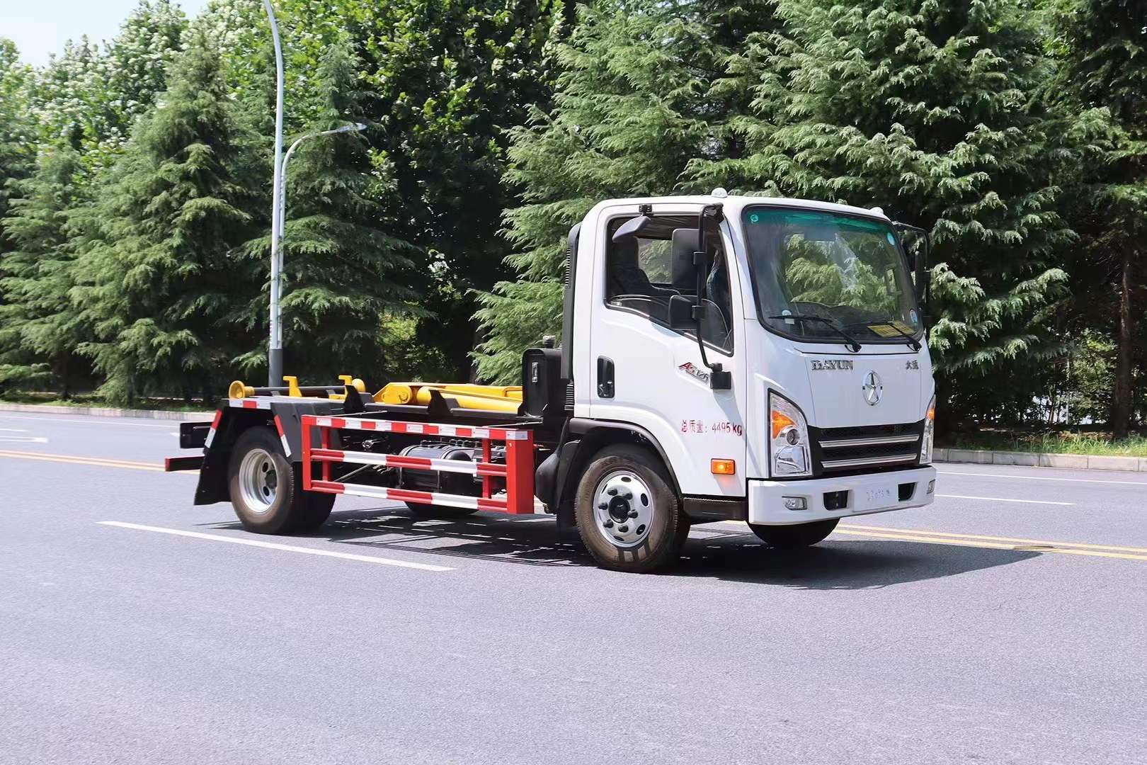 大運牌勾臂垃圾車（建筑垃圾）