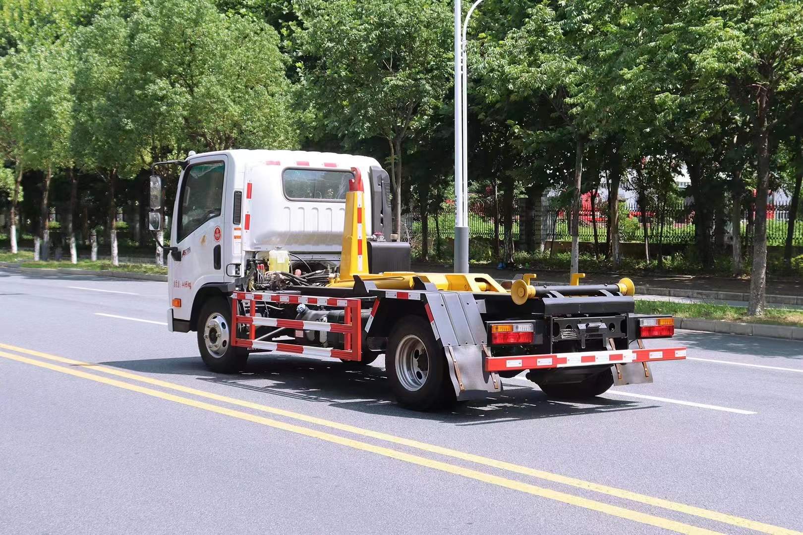 大運牌勾臂垃圾車（建筑垃圾）