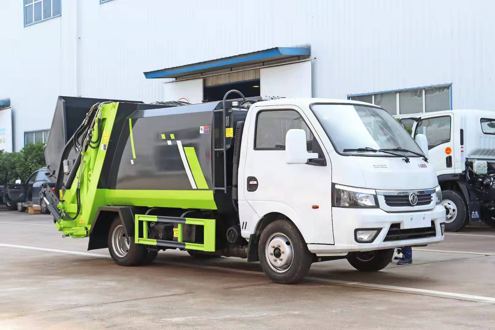 東風途逸藍牌壓縮垃圾車