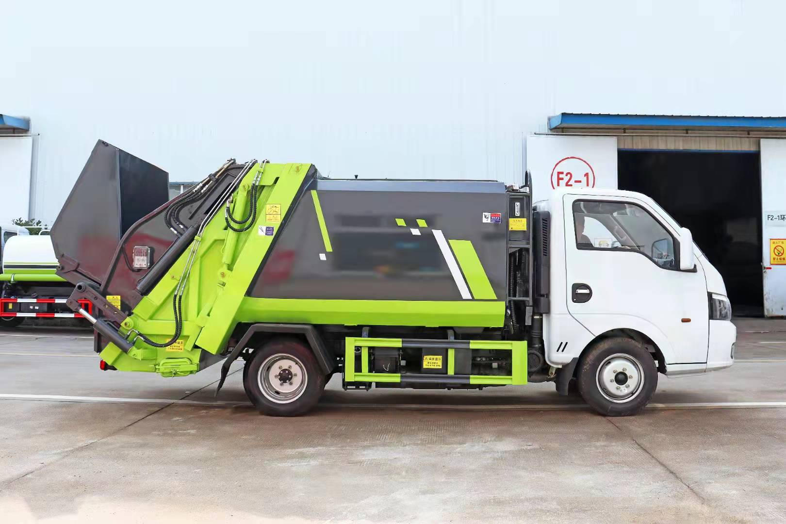 東風途逸藍牌壓縮垃圾車