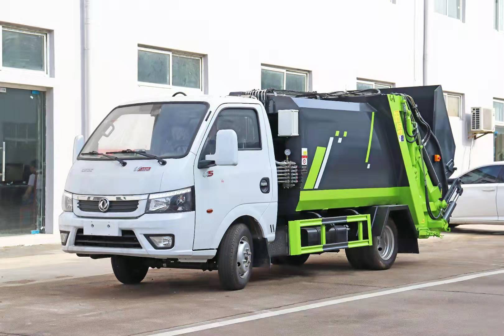 東風途逸藍牌壓縮垃圾車