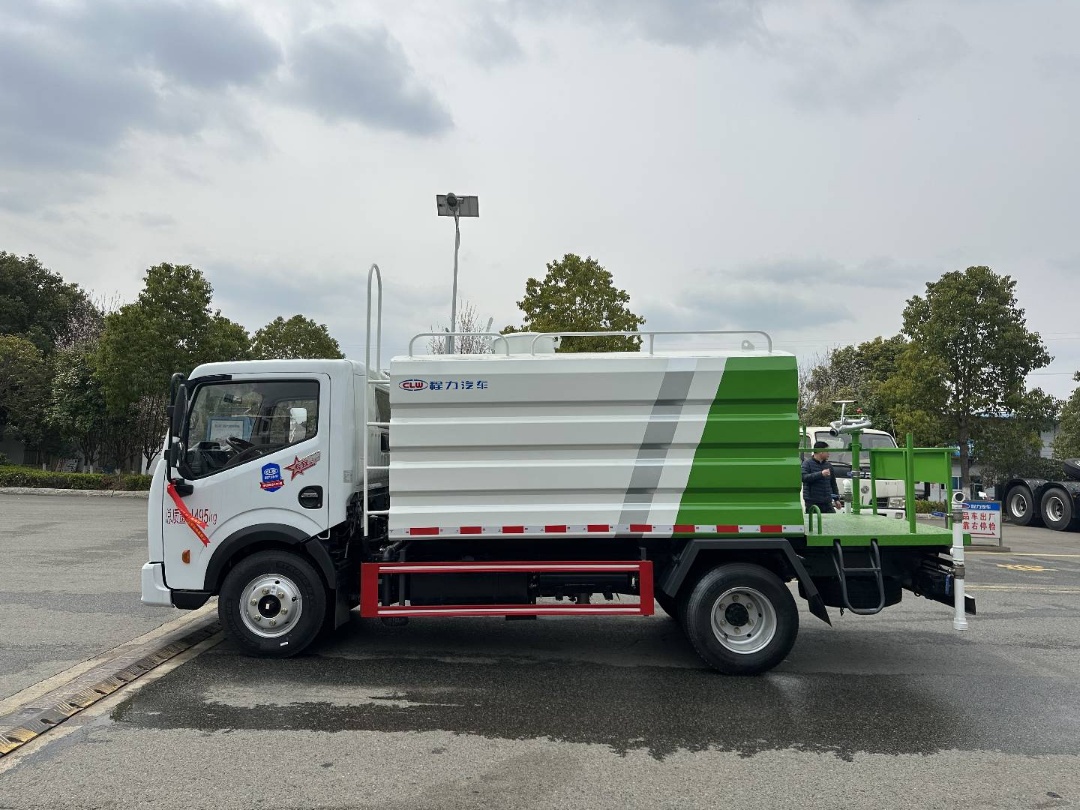 東風(fēng)消毒灑水車(chē)