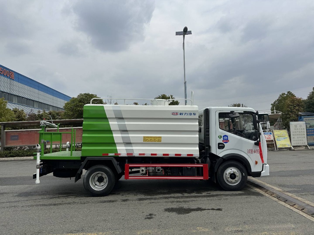 東風(fēng)消毒灑水車(chē)