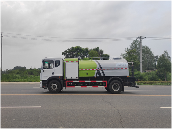 東風(fēng)12方純電動(dòng)灑水車