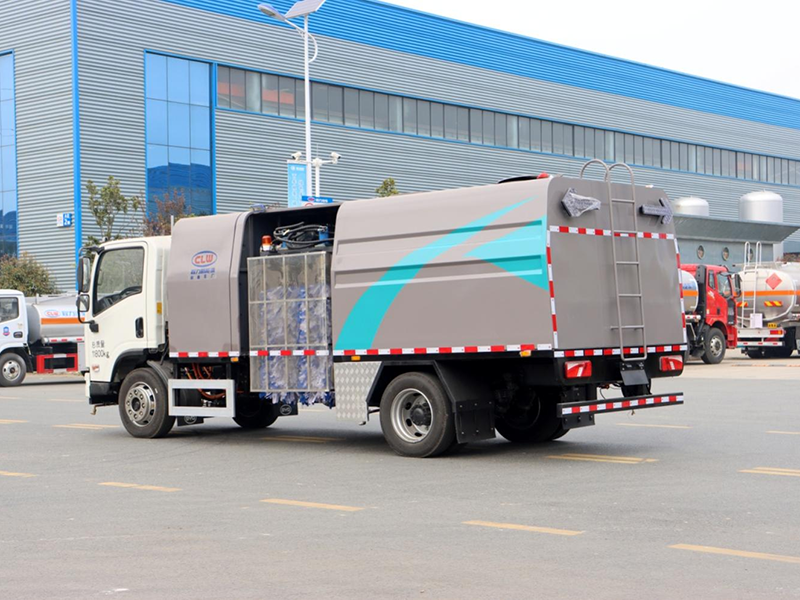 CL5120GQXBEV型純電動護欄清洗車