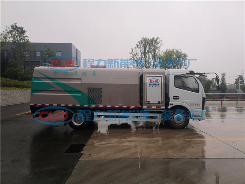 東風(fēng)4方純電動(dòng)護(hù)欄清洗車
