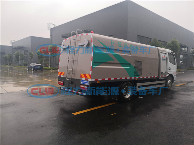 東風(fēng)4方純電動(dòng)護(hù)欄清洗車